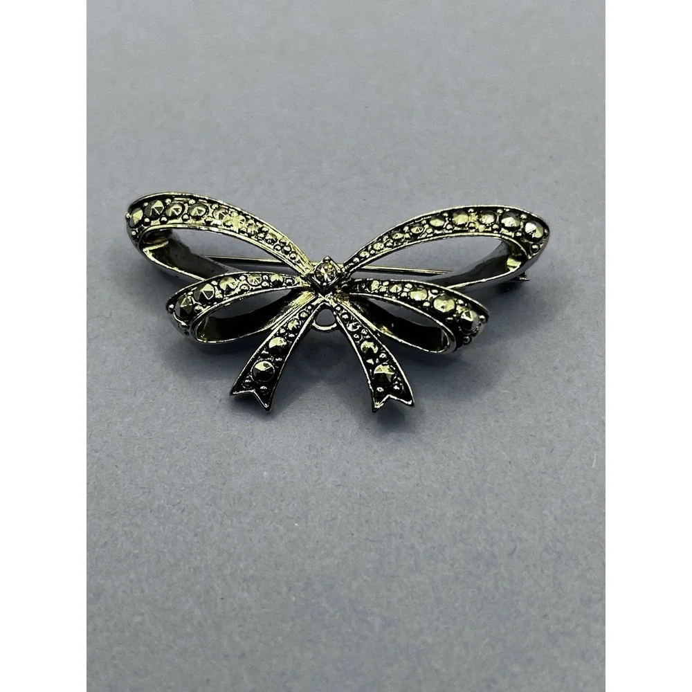 Vintage Avon Signed clear Marcasite Bow Brooch Pin Fashion Beauty Gift